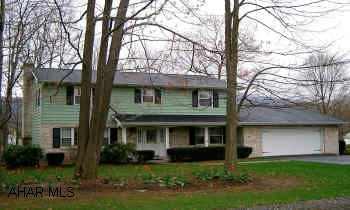 2 STORY ON SPACIOUS LOT IN THE FRY DEVELOPMENT.  EXCEPTIONALLY WELL BUILT HOME WITH 1ST FLR MASTER BEDROOM. BEAUTIFULLY KEPT HOME! 1ST FLR MASTER BR W/ JACUZZI TUB AND WALK-IN CLOSETS, 1ST FLR LAUNDRY, 2 CAR INTEGRAL GARAGE, GREAT DECK OFF LIVING ROOM.  BONUS ROOM FOR A DEN ON 2ND FLR, HOT TUB IN BASEMENT, WOOD BURNING FIREPLACE, VINYL SIDING, NEW OIL BOILER.