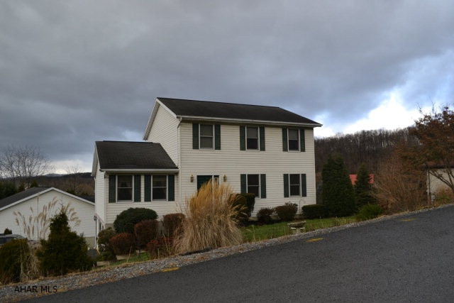 Large 2 story home in the Bellwood School district.  Features 3 Bedrooms, 2.5 baths, large family room, EIK, dining room and formal living room.  Close to I99!  Home warranty included.