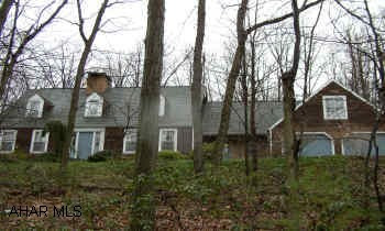 WHAT A BEAUTIFUL SETTING.  QUALITY CRAFTSMANSHIP. SOME HARDWOOD FLOORS, OAK TRIM, TOP OF THE LINE OAK CABINETS, GATHERING ROOM OFF KITCHEN. DEN, SEWING ROOM AND LARGE LIVING ROOM AND DINING ROOM.  VERY PRIVATE.  ONE ACRE LOT COULD BE SOLD SEPARATELY.  SEWING STATION IN SEWING ROOM DOES NOT STAY.