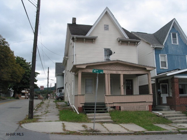 Up & Down duplex. Good condition. 2nd floor occupied.
