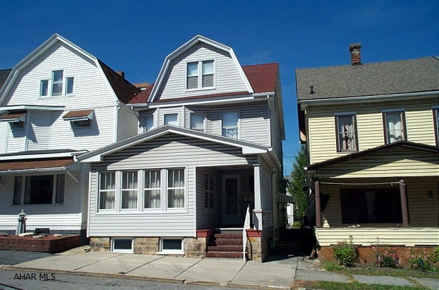 2 Bedroom, 1 Bath on 25 x 120 lot. Garage in rear, large rooms, new roof 9/15//15.