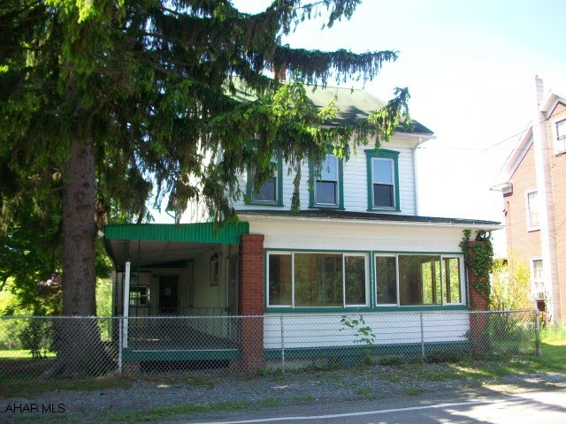 This is a Fannie Mae HomePath property- approved for HomePath Renovation Mortgage Financing. visit www.HomePath.com   Purchase this property for as little as 3% down.  Spacious house on a large lot! Possible freeze damage.