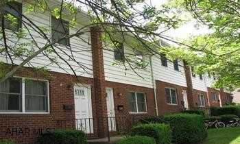 6 unit townhouse with central a/c. In a great neighborhood with some long term tenants. Brick 6 unit, great investment and location. Over $3000.00 in rents a month, tenant pays everything.