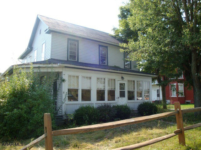 Buyer must pay 2% transfer tax.  This property is eligible under Freddie Mac First Look Initiative through 12/23/2010. 2 year home protect limited home warranty. Earnest money checks must be in Certified Check form.  Freeze damage.