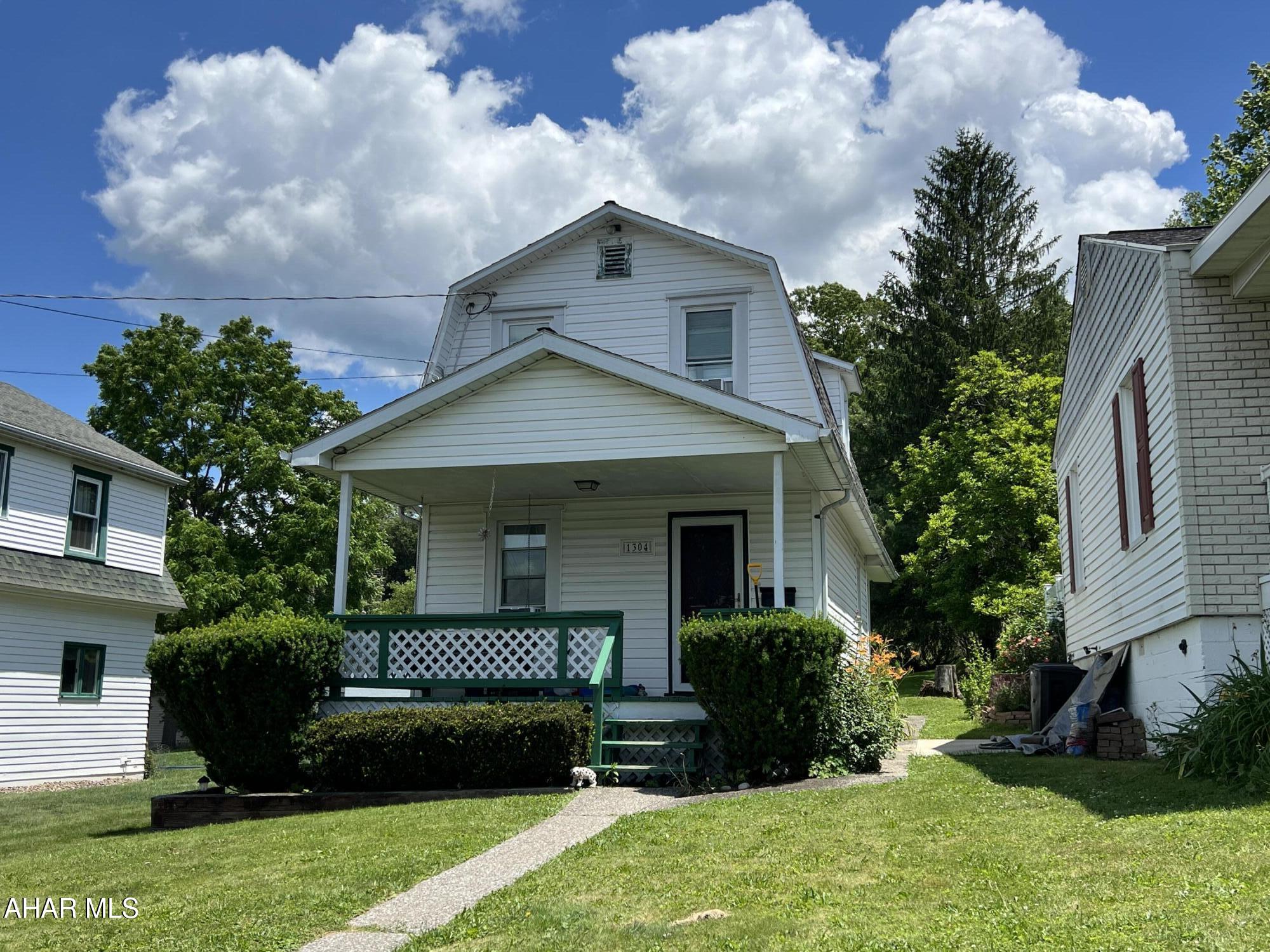 This adorable one bedroom, one bath home offers affordable low maintenance living in the heart of Tyrone. Perfect for the first-time home buyer, downsizer or investor, this cozy home features a traditional floor plan, a spacious back yard and a convenient location close to the school. Don't miss this charming opportunity!