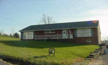 220 NORTH  FROM MEADOWS ,THROUGH INTERSECTION, TURN IN ON HILLTOP( 1ST RIGHT) ,3RD HOUSE ON RIGHT DOGS WILL BE IN BASEMENT IF SELLER IS NOT HOME....DO NOT OPEN BASEMENT DOOR IF SELLER ISN'T THERE