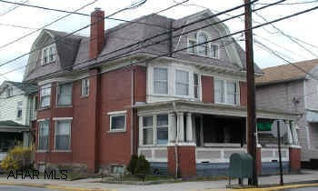 2 1/2 story brick duplex.  Living room, dining room, kitchen, 1 bedroom, bath on first floor.  Living room, kitchen, 2 bedrooms, bath on second floor.  2 rooms on 3rd floor.  Ist floor pays 395. plus electric.  2nd floor is vacant.