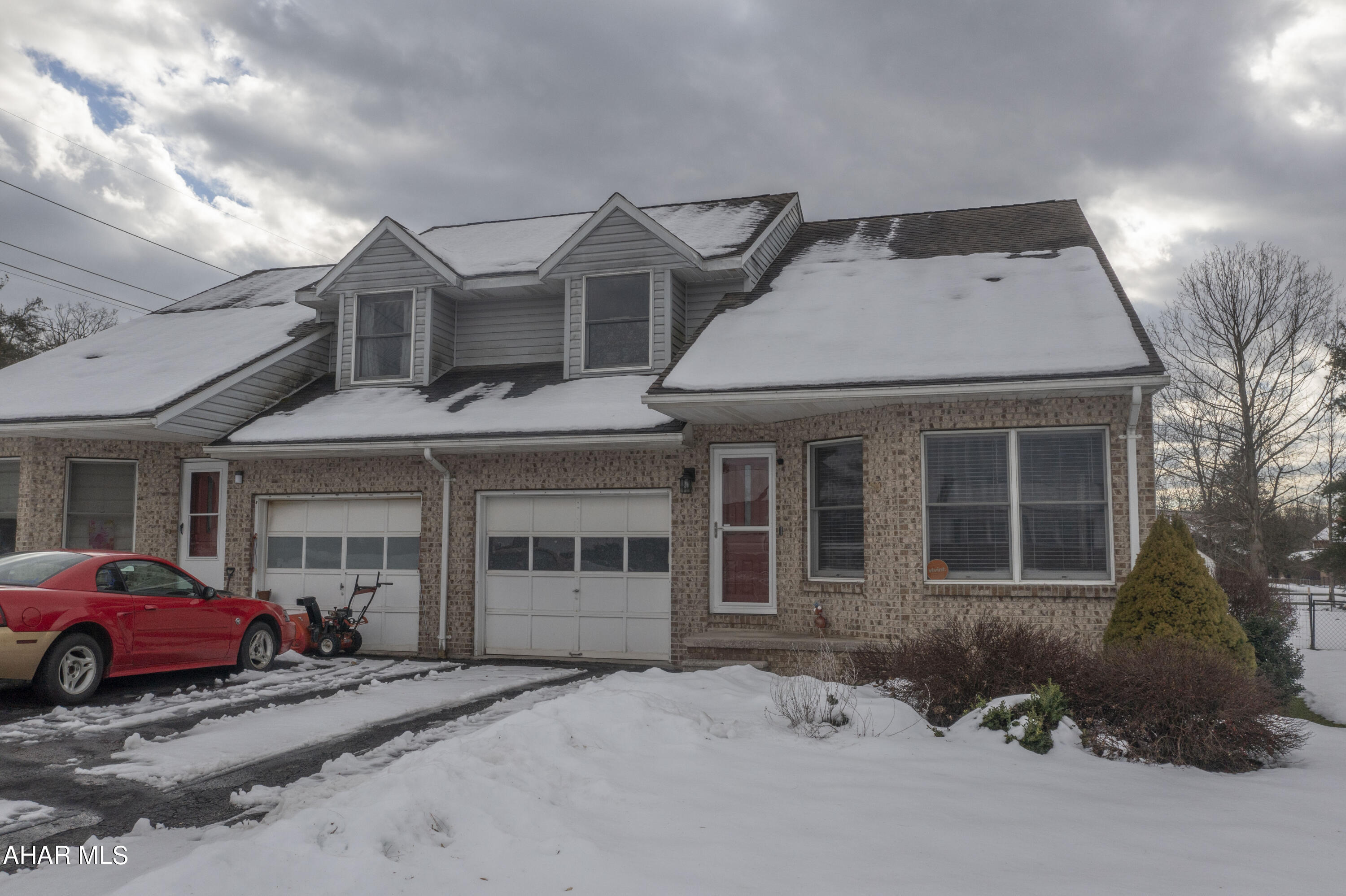 Check out this spacious, well maintained, 3 bed, 2 bath townhouse style home, with vaulted ceilings, central air, an integral one car garage, and a nice, flat, fenced-in backyard. This home is a MUST SEE! Schedule your tour today!