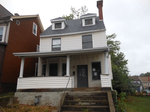 This property is now under absolute auction terms. Auction dates are October 19 – October 23.  Any presale offers should be submitted to Hudson & Marshall by clicking http://www.hudsonandmarshall.com then on the Bid Now icon.  Bids will be taken during pre and post sale at the aforementioned website.  No minimum starting bid required.
