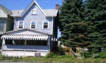 East End Area- Good Investment for rental or first time home owner-Needs Cosmetics- nice area on a double lot.Call the Dream Team 946-9355 ext:321 East End Area- Good Investment for rental or first time home owner-Needs Cosmetics- nice area on a double lot.Call the Dream Team 946-9355 ext:321