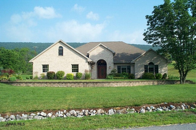 A connoisseur's choice! Perfection Plus...In this 3 BR/2.5 BA, rambling one story. Approx 2600 sq. ft. on slab with an abundance of storage. Matchless design and construction. Elegantly appointed for entertaining both inside and outside. Exterior Stacked Stone Fireplace.