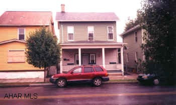 JUST STARTING OUT DIN'T LET THIS ONE GET AWAY.  3BR, 2 FULL BATHS W/ 2ND FLR LAUNDRY, LARGE KITCHEN & DINING ROOM.  THIS HOUSE HAS BEEN COMPLETELY REMODELED NEW WINDOWS, SIDING AND ROOF.  MOVE IN CONDITION.