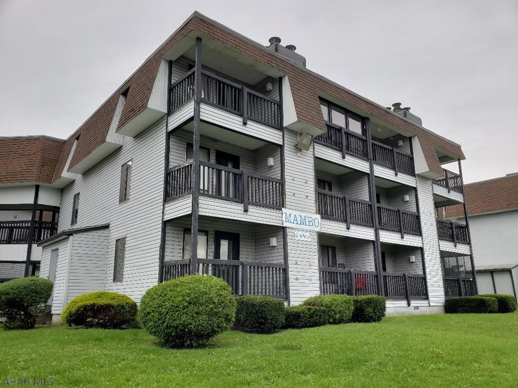 2nd-floor fully furnished condo, separate private bedroom, plus hallway with built-in bunkbeds and Living Room has sleeper sofa.  Sleeping for 6.  Nice balcony off living room overlooking tennis courts and close rental office!  Electric system is breakers.  $172.00/mo HOA dues include:  hot tub, tennis court, outdoor pool, road maintenance and trash removal.  (Skiing & golf for a fee).  #J-448