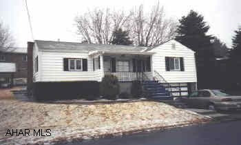 2 bedroom ranch style home with central air. Outdoor pavilion
