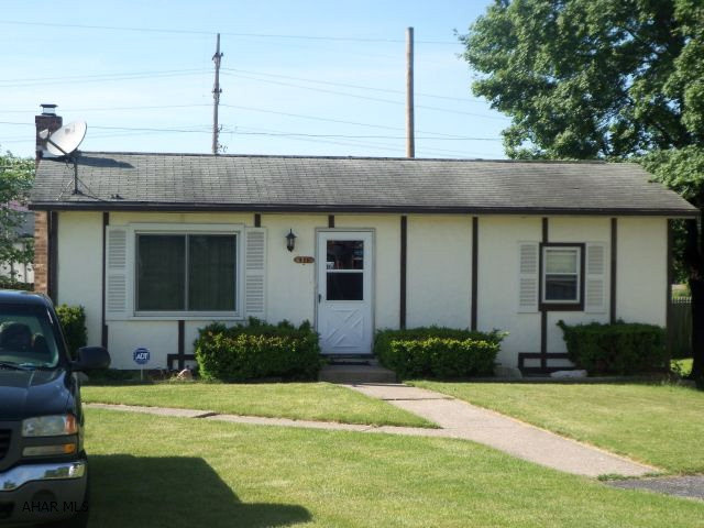This larger than it looks ix cute as a button. A surprise when you walk in and see the step down DR & Kitchen - step up Master BR. Updated just needs some fresh paint and your personal touches. Fabulously large level lot w/private driveway.