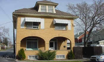 Nice 2 1/2 yellow Brick home; Great starter home;3 BR1 Bath; New electric; Neutral Carpet;Priced to sell. Nice starter Brick Home:Good size rooms: Priced to sell.