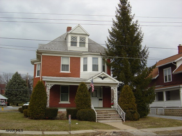 Beautiful Brick Corner Level Lot - Great Location - 4 Bedrooms, 1.5 Baths - Eat In Kitchen - Dining Room.