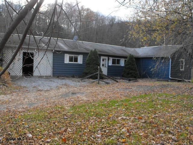 20x24 dog kennel with 13 pens & runs with heat & water, plus 2 more in separate building & 2 pens in basement of house.  House is 1151 sq ft with 3BR, 1BA, LR, & eat-in kit.  AS Is Sale per seller, cash or conventional financing only per seller. OFFERS must be submitted via HUBZU.com.  Buyer must pay $299 technology fee to HUBZU@closing. For assistance call Altisource Customer care @ 855-882-1314. Only cash or conventional financing will be considered. Spencer Run @ back property line.