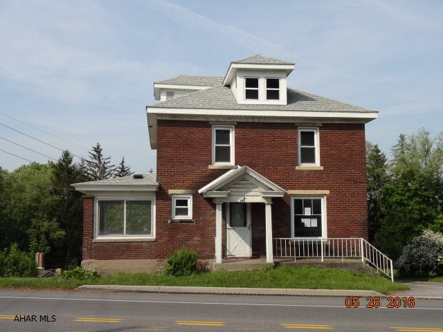 This property has been placed in an upcoming event. All bids should be submitted at www.Homesearch.com (void where prohibited). Please submit any pre-auction offer received through the property details page on Homesearch.com. Any post-auction offers will need to be submitted directly to the listing agent. All offers will be reviewed and responded to within 3 business days. All properties are subject to a 5% buyer's premium pursuant to the Auction Participation Agreement and Terms & Conditions (minimums will apply). Please contact listing agent for details and commission paid on this property.