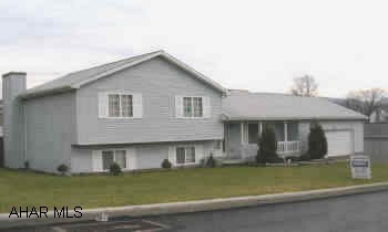 VERY CLEAN & SPACIOUS 4 LEVEL HOME. LOADS OF STORAGE. F.P. IN F. RM., REC RM W/ WET BAR. LARGE FENCED-IN LOT. ABOVE GROUND POOL. VERY CLEAN & SPACIOUS 4 LEVEL HOME. LOADS OF STORAGE. F.P. IN F. RM., REC RM W/ WET BAR, LARGE FENCED-IN LOT, ABOVE GROUND POOL.