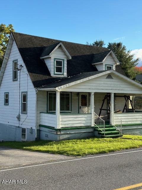 Property is being sold to settle an estate.  Property is being sold in 'As Is' condition.  Needs some TLC but has potential.  Off street parking and nice fenced in back yard with shed.
Property is being sold in 'As Is' condition.  Buyer to verify taxes and square footage