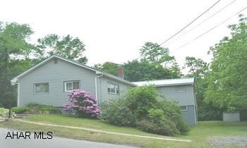 ONE STORY 3 BED, 2 BATH HOME ON A NICE PRIVATE LOT. HOME WARRANTY INCLUDED. ONE STORY 3 BED, 2 BATH HOME ON A NICE PRIVATE LOT. HOME WARRANTY INCLUDED.