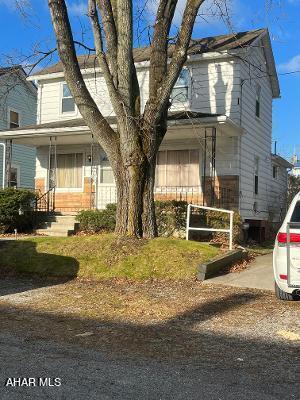 Great starter or investment 3 bedroom with all appliances and good mechanics situated on nice  country lot on dead end street.