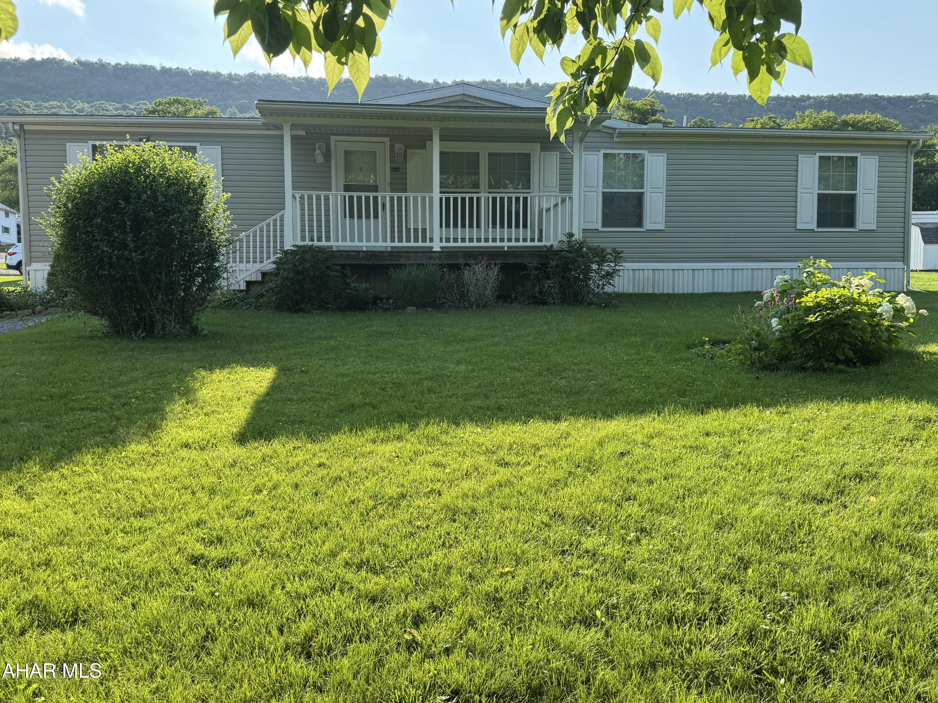 🏡 Easy living starts here!

Welcome home to this well-maintained 2015 Marlette offering 3 bedrooms, 2 full baths, and an open floor plan that's perfect for everyday living.

You'll love the spacious kitchen, cozy living room with built-ins, split-bedroom layout, and covered front porch made for morning coffee. Tucked away on a rented lot with mature landscaping and added privacy, this home offers the peaceful setting you've been looking for.

✨ 3 Bedrooms
✨ 2 Bathrooms
✨ Open Concept
✨ Covered Front Porch
✨ Storage Shed Included
✨ Private Setting
