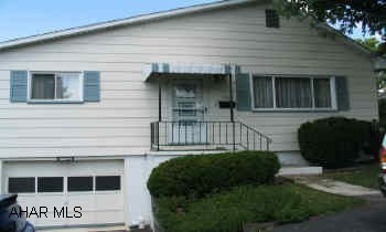 Nice 1 story home in Garden Heights!!  3 Bedrooms, 1.5 baths, living room, dining room, eat-in kitchen, screened in porch on 50x120 lot, 1 car integral, plus 1 car detached garage. Nice 1 story home in Garden Heights!!  3 Bedrooms, 1.5 baths, living room, dining room, eat-in kitchen, screened in porch on 50x120 lot, 1 car integral, plus 1 car detached garage.