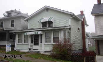 NEW CARPET THROUGHOUT & FRESHLY PAINTED THROUGHOUT. SHOWS VERY WELL. LAUNDRY 1ST FLOOR.