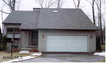 Impressive layout in a appealing neighborhood. Master Bedroom 1st floor with full bath-Vaulted Ceiling in Living Room- Skylights. Full Basement Could Be Finished Holiday Manor Sub-Division, Impressive layout in a appealing neighborhood. Master Bedroom 1st floor with full bath-Vaulted Ceiling in Living Room- Skylights. Full Basement Could Be Finished