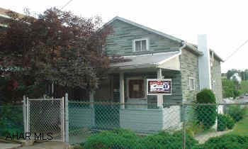 3BR, 1 BA, LR, DR, Kitchen, Updated Kitchen and Bath, Fenced yard, Nice home.  Property sold "as is".  Call agent for special addendums. 3BR, 1 BA, LR, DR, Kitchen, Updated Kitchen and Bath, Fenced yard, Nice home.  Property sold "as is".  Call agent for special addendums.