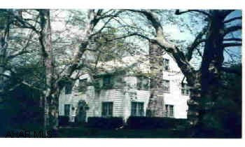 Large rooms - 4 bedrooms on 2nd floor, 1 bedroom on 3rd with full bath, 1st fl. L/R, D/R, Kitchen, Den, 1/2 Bath; Exterior Siding is Aluminum Large rooms - 4 bedrooms on 2nd floor, 1 bedroom on 3rd with full bath, 1st fl. L/R, D/R, Kitchen, Den, 1/2 Bath; Exterior Siding is Aluminum