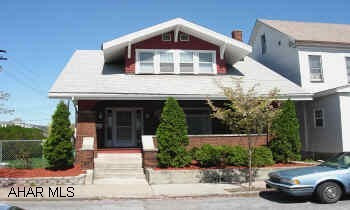 MUST SEE INSIDE TO REALLY APPRECIATE THIS HOME.  IMMACULATE AND STUNNING HOME! SPACIOUS AND OPEN FLOOR PLAN. CALL CRYSTAL 931-2470. MUST SEE INSIDE TO REALLY APPRECIATE THIS HOME.  IMMACULATE AND STUNNING HOME! SPACIOUS AND OPEN FLOOR PLAN. LARGE ROOMS WITH AMPLE CLOSETS. CEILING FANS THROUGHOUT. CROWN MOLDING AND BUILT INS. DEN AND 1/2 BA ON MAIN FLOOR, LARGE, BRIGHT KIT WITH NOOK AREA. LARGE CORNER LOT PLUS 4 CAR GARAGE. F.R. IN BASEMENT. HOME WARRANTY. APPRAISAL ON FILE. ALL MONDAY-FRIDAY SHOWINGS MUST BE AFTER 5:00PM.  CALL CRYSTAL 931-2470.