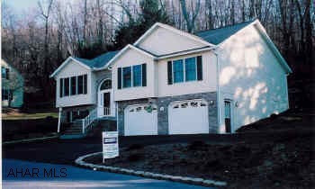 3BR Raised Ranch.