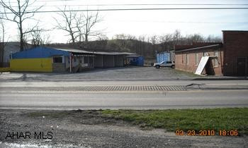 REDUCED! MULTIPLE BUILDING COMPLEX WITH OFFICES FOR MULTIPLE USES, COVERED BAYS, SECURED BAYS (APPROX. 20' X 40'), 40'X70' BRICK BUILDING WITH CEMENT FLOORS, PAINT BOOTH, 1/2 BATH & OFFICE, 10' OVERHEAD DOOR, 3 PHASE ELECTRIC AND COULD BE IMPROVED WITH ALTERNATE OH DOOR PLACEMENT TO INTERIOR OF LOT.  LARGE PARKING AREA, VERY HIGH TRAFFIC AREA AND MORE!  AS-IS SALE. VERY NOTICEABLE WITH GOOD SIGNAGE USE TO SAVE ADVERTISING COSTS. TRAFFIC COUNT:  12,930 BOTH WAYS PER DAY.  VERY BUSY AREA!  USE SOME, OR AS INTVESTMENT...  CALL ME TO TAKE A LOOK!
