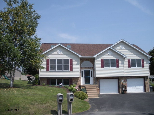 Great home, great neighborhood.  3 bedroom, 2.5 bath on private Cul-de-sac vinyl & brick exterior, new roof & skylights.  Large oak kitchen with new stainless appliances, new disposal May 2013, new carpet in bedrooms & fresh paint, lower level family room & 1/2 bath.  Large 2 car garage, new landscaping.  Don't wait to see this home!!