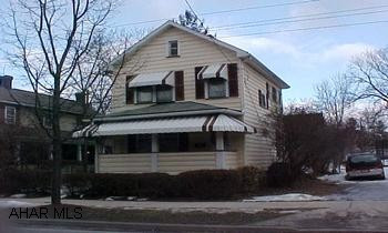 Nice starter home in Hollidaysburg. 2.5 bedrooms one bath. Some new windows. Roof Approx 10 years old. Garage. Vinyl siding, fencing. Nice starter home in Hollidaysburg. 2.5 bedrooms one bath. Some new windows. Roof approx 10 years old. Garage. Vinyl siding, fencing.
