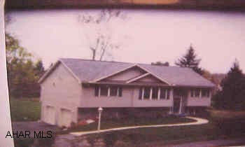 Fabulous custom built 1999 3BR, 2.75 BA bi-level 3/4 acre lot private lane. many upgrades ceramic tile cathedral ceilings sky-lites, family room mint condition!!