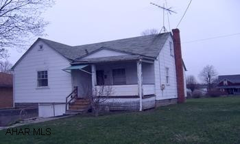 1-1/2 Story home Off Street parking, Nice location, a little TLC, and you'll have a great investment!
