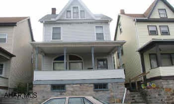 Great starter home!! 3 Bedrooms, 1 Bath, home needs updated!! Vinyl siding, detached garage!! Great starter home!! 3 Bedrooms, 1 Bath, home needs updated!! Vinyl siding, detached garage!!