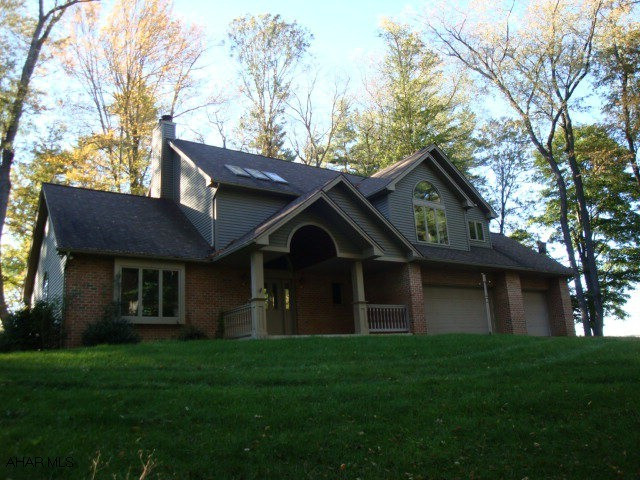 This property is eligible under Freddie Mac First Look Initiative through October 22, 2010.  For owner occupants-up to 4% buyers closing costs.  Offer must be submitted 9/13/20101 to 11/14/2010 with closing on or before 12/31/2010.  2 year Home Protect limited home warranty. Buyer must pay 2% transfer tax.