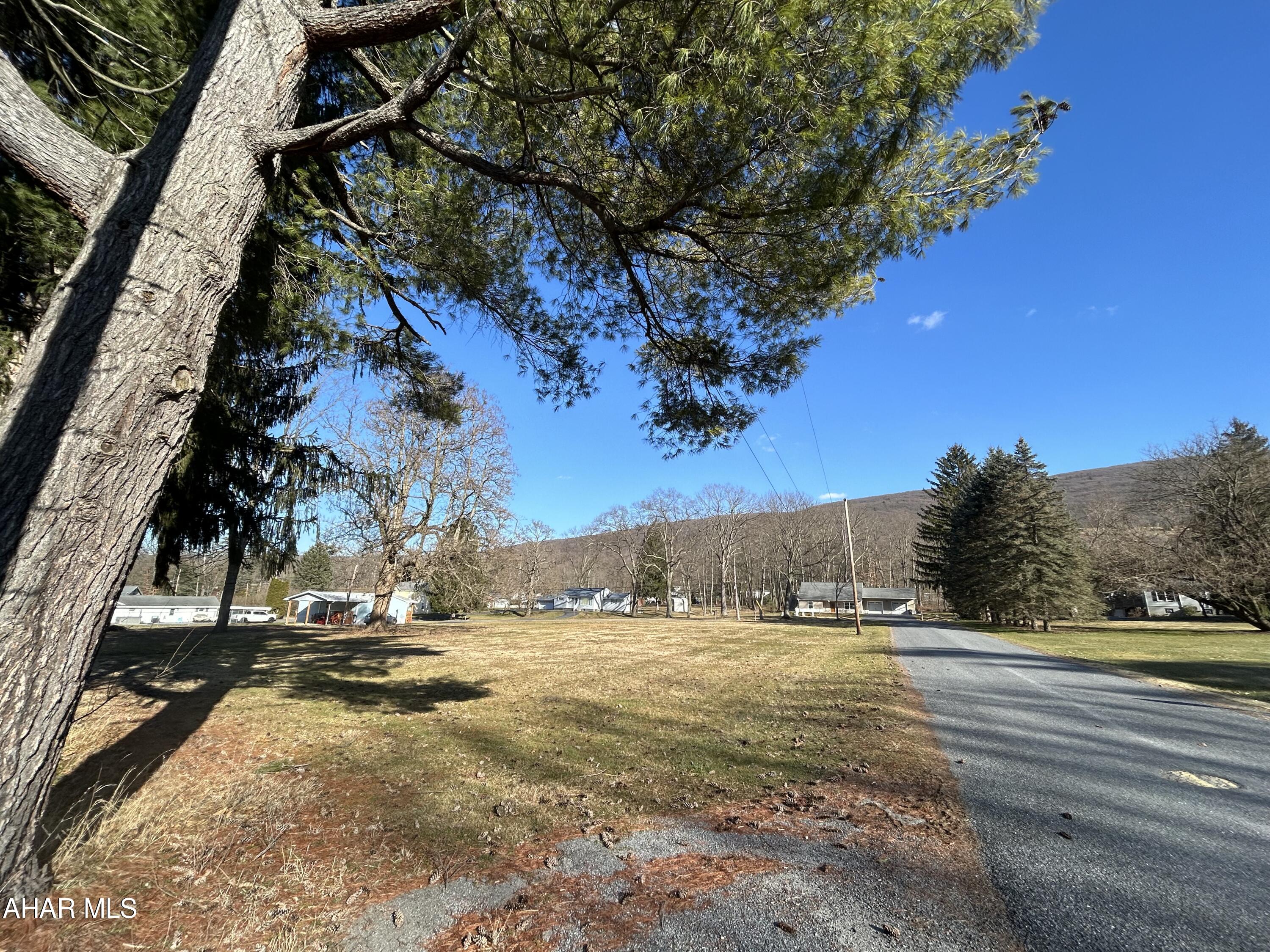 Spacious ~.88 acres flatland corner lot available for sale, Conveniently located with utilities available at the street.  Ideal for your dream home, garage or investment opportunity.  Explore the potential of this prime property!
Buyer to confirm taxes and lot size