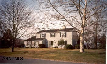 Nice floor plan breakfast area in kitchen.  French doors from family room to pool area. Great Family Home on gorgeous level 150x150 lot.  5 nice size bedrooms, first floor family room and in ground pool.
