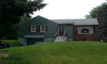 Aborable Updated Ranch on .5 Acres - Landscaped.  Cute As a Button!  New Kitchen (OAK) 2 New Bathrooms - Window Treatments Included - New Driveway  Aborable Updated Ranch on .5 Acres - Landscaped.  Cute As a Button!  New Kitchen (OAK) 2 New Bathrooms - Window Treatments Included - New Driveway