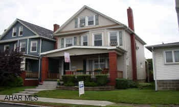 THIS HOME IS A MUST SEE.  IMMACULATE - ALL THREE FLOORS!  SUPER NICE KITCHEN.  2 BEDROOMS 3RD FLOOR.