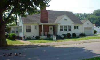 LOVELY SERENE LOCATION, YET CLOSE TO EVERYTHING.  SUPER NEIGHBORHOOD, CAPE COD W/ LARGE 1ST FLOOR, MSTR BEDROOM & BATH, WALK-IN CLOSET.  2 1/2 BATHS, 2 BEDROOMS, FAMILY ROOM OFF KITCHEN W/ OUTSIDE DECK.   OUTSIDE DECK, DETACHEDCAR  GARAGE. LOVELY SERENE LOCATION, YET CLOSE TO EVERYTHING.  SUPER NEIGHBORHOOD, CAPE COD W/ LARGE 1ST FLOOR, MSTR BEDROOM & BATH, WALK-IN CLOSET, 2 1/2 BATHS, 2 BEDROOMS, FAMILY ROOM OFF KITCHEN W/ OUTSIDE DECK. OUTSIDE DECK, DETACHED CAR GARAGE.