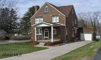 2 story brick on corner lot, fenced. 1 car attached garage & brick driveway. Newer roof, furnace 1 yr, jacuzzi, covered back patio. Larger than it appears, Must see! 2 story brick on corner lot, fenced. 1 car attached garage & brick driveway. . Newer roof, furnace 1 yr, jacuzzi, covered back patio. Larger than it appears, Must see!
