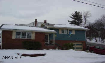 Lovely multi level - 3 Bedrooms, 2 Baths.  Nice corner lot 98x120.  200 amp electric, 1 car garage. Lovely multi level - 3 Bedrooms, 2 Baths.  Nice corner lot 98x120.  200 amp electric, 1 car garage.
