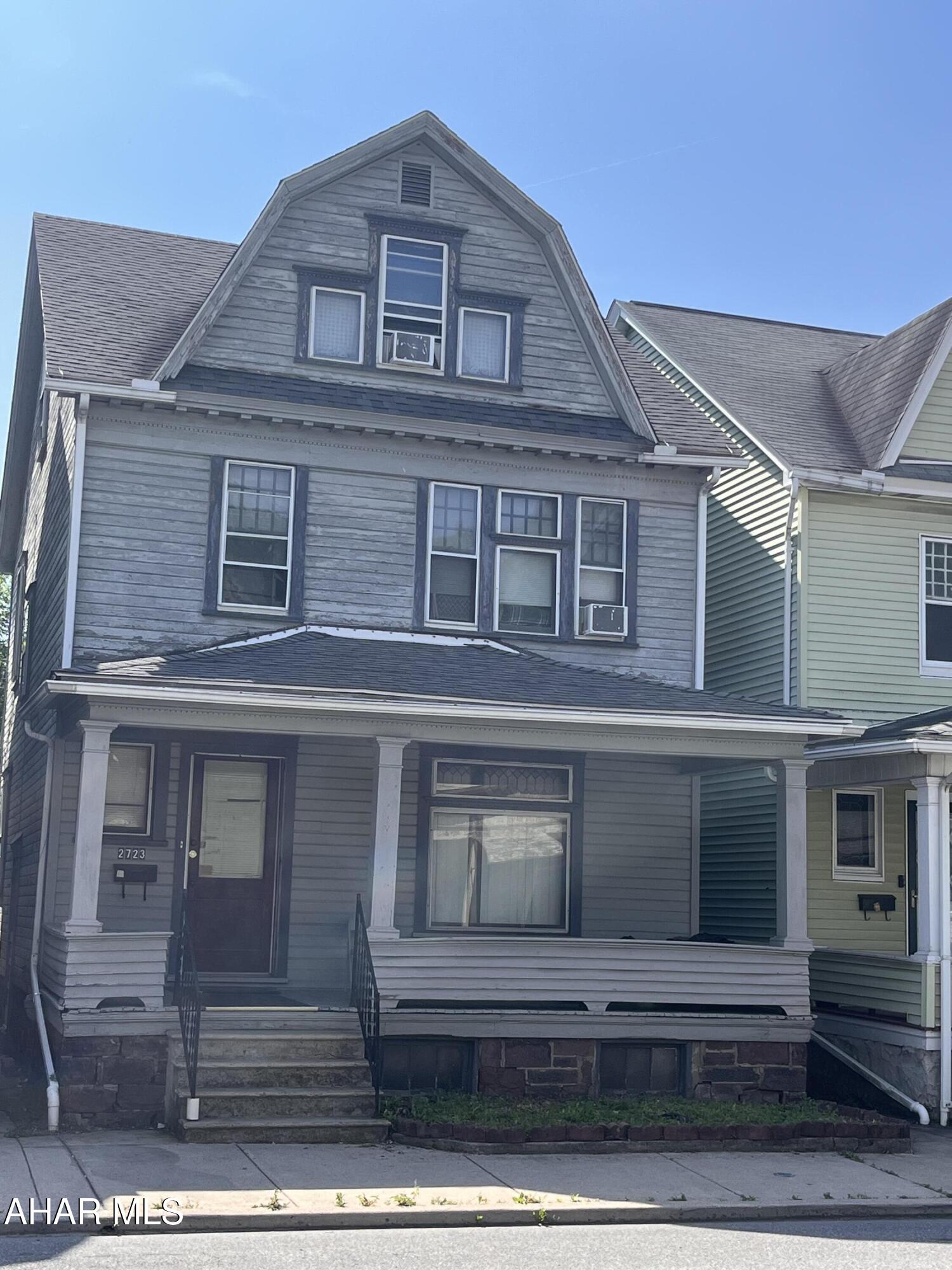 to be sold as a package with ML #'s 77730,77729,77733,77735,77732,77731


$420000.
Rent is 725 Tenant pays all utilities.